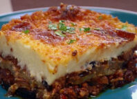 Musaca grecească. Rețeta tradițională musaca grecească